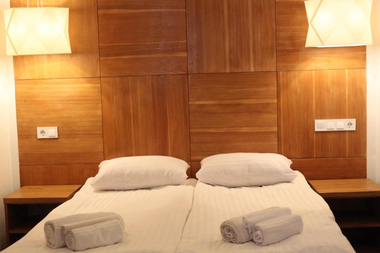 Valentyna Hotel Briukhovychi Buitenkant foto