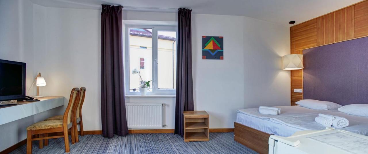 Valentyna Hotel Briukhovychi Buitenkant foto